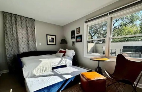 Wicker Park Casa | Stylish Wicker Park Home with Garage