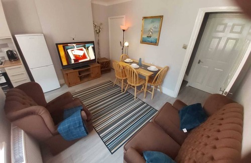 Cray Valley East Casa | Stylishly designed large house with garden