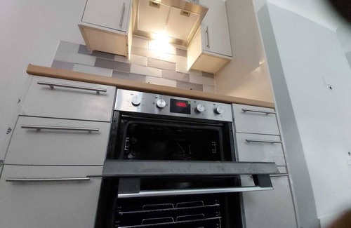 Cray Valley East Casa | Stylishly designed large house with garden