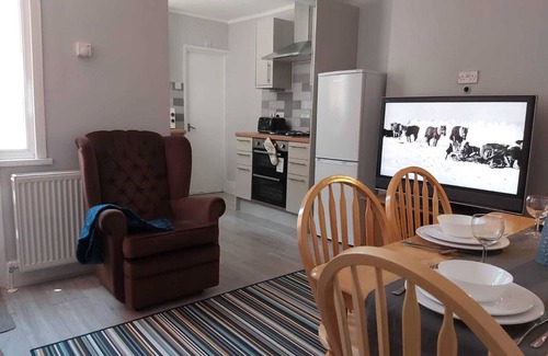 Cray Valley East Casa | Stylishly designed large house with garden