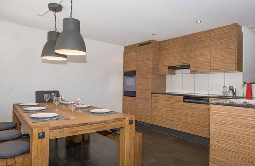 Adelboden Apartamento | Stylishly furnished holiday apartment for 8 persons, near the mountain lift