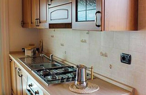 Poppino Apartamento | apartamento elegantemente amueblado en una residencia con piscina y unas vistas al lago