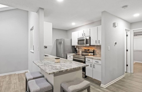 Overland Park Casa | Stylishly Remodeled Mid-Term Rental in Overland Park, Kansas: Your Modern Retreat Awaits!