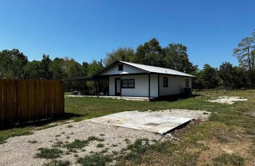 Lakeview  Jefferson County Casa | Stylishly Remodeled 2-Bedroom home in Orangefield