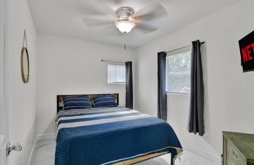 Lakeview  Jefferson County Casa | Stylishly Remodeled 2-Bedroom home in Orangefield