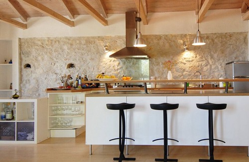 Kavallos Villa | Elegante villa de piedra reformado con vistas al mar