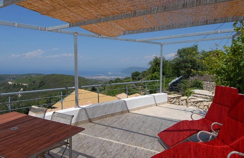 Kavallos Villa | Elegante villa de piedra reformado con vistas al mar