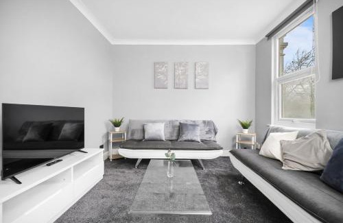 Cann Hall Apartamento | Stylist and Cosy 2 bed Apartment LongStay Parking Sleeps 4 WiFi