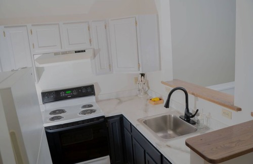 Poughkeepsie Casa | Stylist and spacious centrally located one bedroom apartment