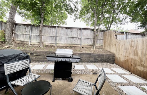 South Arlington Casa | Stylist home ~free 5 mins park & walk to AT&T Stadium