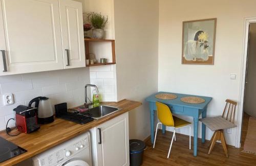 Vrsovice Apartamento | Stylový a slunný byt s uměleckým nádechem v blízkosti centra