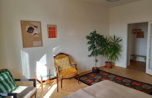 Vrsovice Apartamento | Stylový a slunný byt s uměleckým nádechem v blízkosti centra