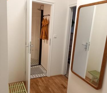 Vrsovice Apartamento | Stylový a slunný byt s uměleckým nádechem v blízkosti centra