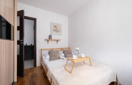 Chorzow Apartamento | Stylowy Apartament z oddzielna sypialnią niedaleko centrum Chorzowa by Noclegi Renters