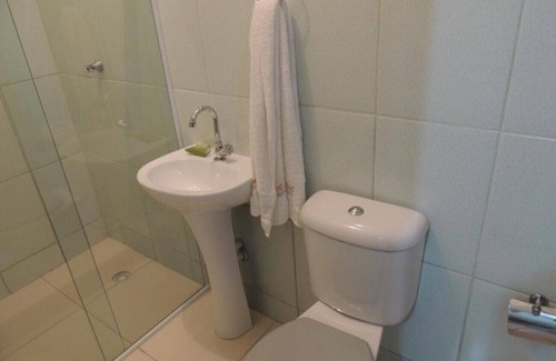 Bairro da Enseada Cama Y Desayuno | Suíte 3 com piscina e wi-fi em Caraguatatuba