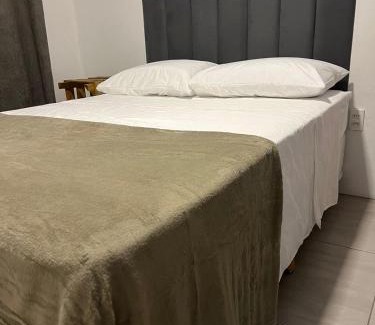 Velha Casa | Suíte com BWC PRIVATIVO Com AR Ao Lado da Vila Germânica Oktoberfest
