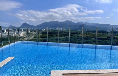 Jacarepagua Apartamento | Suíte com jardim e piscina na Barra RJ