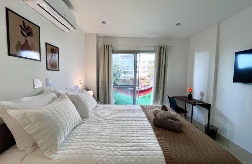 Jacarepagua Apartamento | Suíte com jardim e piscina na Barra RJ