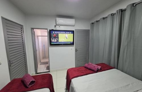 Goiania Casa | Suíte Privativa Climatizada Mobiliada com Garagem e Wi-Fi 2