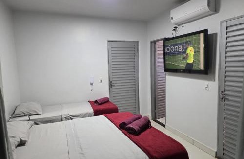 Goiania Casa | Suíte Privativa Climatizada Mobiliada com Garagem e Wi-Fi 2
