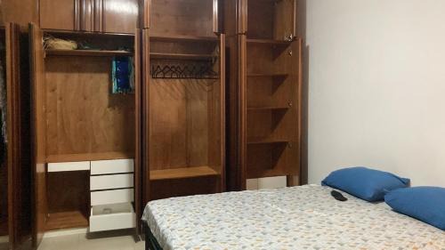 Florianopolis Casa | Suíte privativa com cama Queen em casa ampla e confortável em casa compartilhada