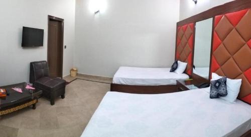 Gulshan-e-Iqbal Cama Y Desayuno | SUBHAN PALACE Near Millennium Mall karachi