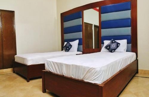 Gulshan-e-Iqbal Cama Y Desayuno | SUBHAN PALACE Near Millennium Mall karachi