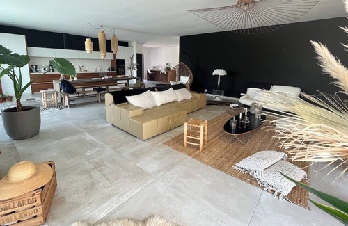 Montferrier-sur-Lez Casa | Sublime contemporary villa with swimming pool and panoramic view