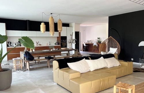 Montferrier-sur-Lez Casa | Sublime contemporary villa with swimming pool and panoramic view