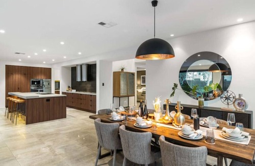 Rochedale Casa | Sublime Contemporary Designer Villa w/Pool
