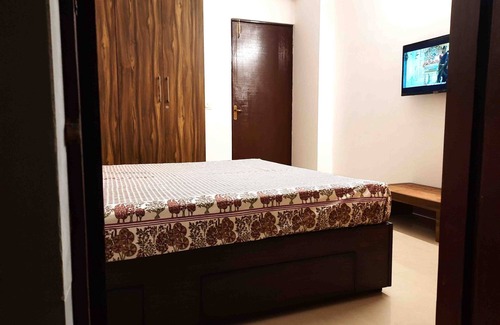 Bhubaneshwar Cama Y Desayuno | Sublime Home stay: Habitación de lujo con balcón