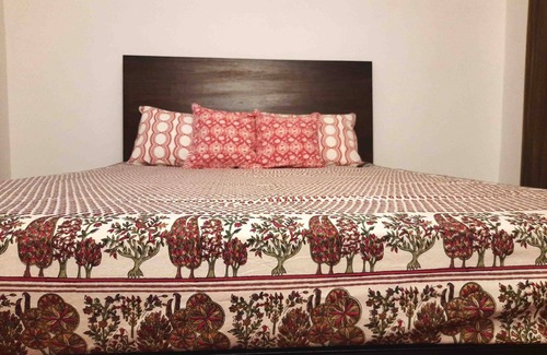 Bhubaneshwar Cama Y Desayuno | Sublime Home stay: Habitación de lujo con balcón