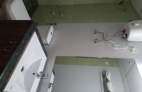 Bhubaneshwar Cama Y Desayuno | Sublime Home stay: Habitación de lujo con balcón