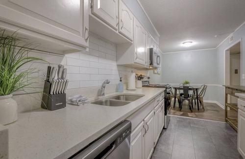 Overland Park Apartamento | Sublime Sensibility: 2 bed/2 bath