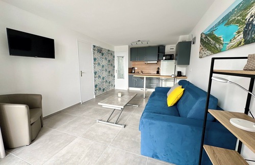 Mandelieu-La-Napoule Apartamento | Sublime studio with large terrace and pool