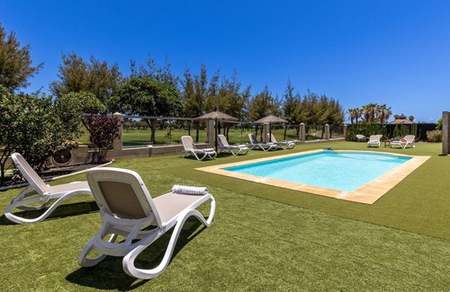 Caleta de Fuste Villa | Villa sustancial con piscina privada y jardines del campo de golf