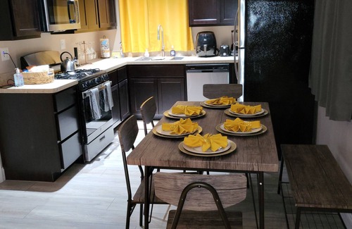 University Park Casa | Suburban area with King Bed Comfy 3 bedroom home