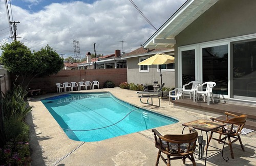 Cerritos Casa | Suburban getaway close to several parks and trails.