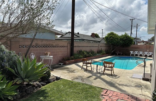 Cerritos Casa | Suburban getaway close to several parks and trails.