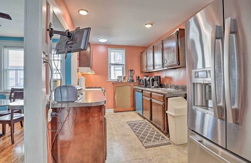Lansdowne Casa | Suburban Home w/ Backyard Patio < 7 Miles to Dtwn!