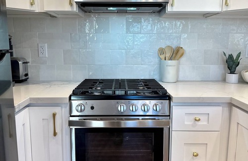 Woodland Hills Casa | Suburban/LA Valley Getaway w/ kitchen & W/D.