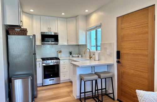 Woodland Hills Casa | Suburban/LA Valley Getaway w/ kitchen & W/D.