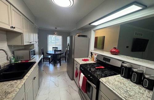 Southfield Condominio | Suburban Retreat: 15 Mins to Downtown Detroit