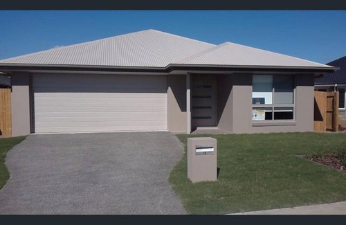Deebing Heights Casa | Suburban Serenity, Deebing Heights in Ipswich