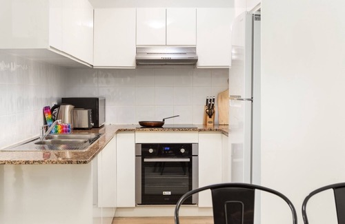 Strathfield Apartamento | Apartamento suburbano de dos camas con estacionamiento y patio