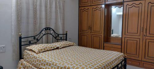Holy Cross Colony Casa | Suburbs Holiday Home