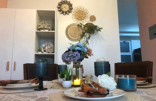Paranaque Apartamento | Sucat The Atherton Residential Condo C1516- Two Bedroom Apartment with Pool & Balcony, Amenities View in Sucat Paranaque Facing Manila Memorial Near SM BF Homes - Staycations by SMS No Pool On Weekends & Holidays
