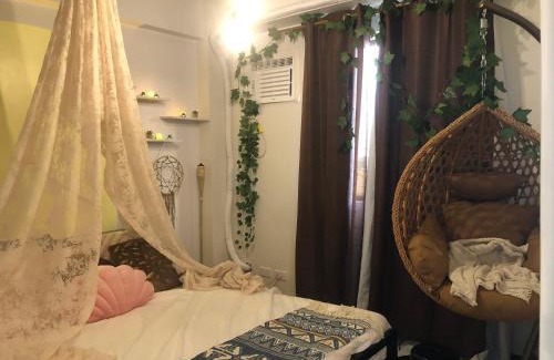 Paranaque Apartamento | Sucat The Atherton Residential Condo C1516- Two Bedroom Apartment with Pool & Balcony, Amenities View in Sucat Paranaque Facing Manila Memorial Near SM BF Homes - Staycations by SMS No Pool On Weekends & Holidays