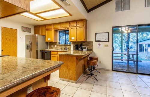 Oakhurst Cabina | Sugar Pine Cabin 2BD 2BTH - Jacuzzi - KING Beds