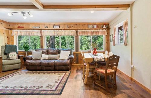 Sugar Pine Casa | Sugar Pine cabin in the woods King bed Fire pit